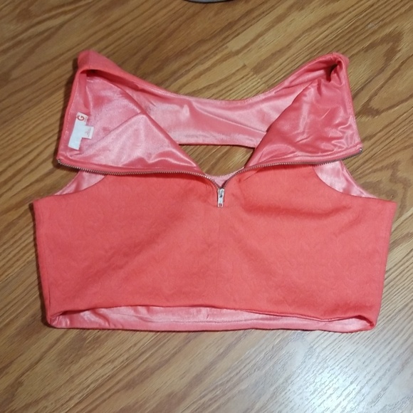 Vgt G by guess shortie top size lg - Picture 6 of 6